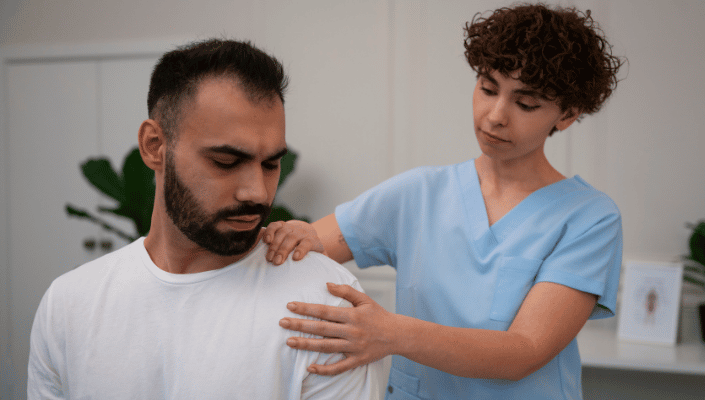 Síndrome do impacto no ombro: o que é, sintomas e quando a fisioterapia resolve sem cirurgia